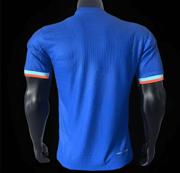 Versione giocatore 24/25 maglia casa Chelsea