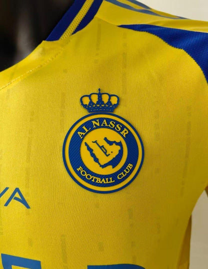 A játékos 24/25-es verziója al-nassr fc home jersey