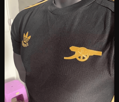 Spieler Version 24/25 Arsenal x Versace Schwarz Spezial trikot