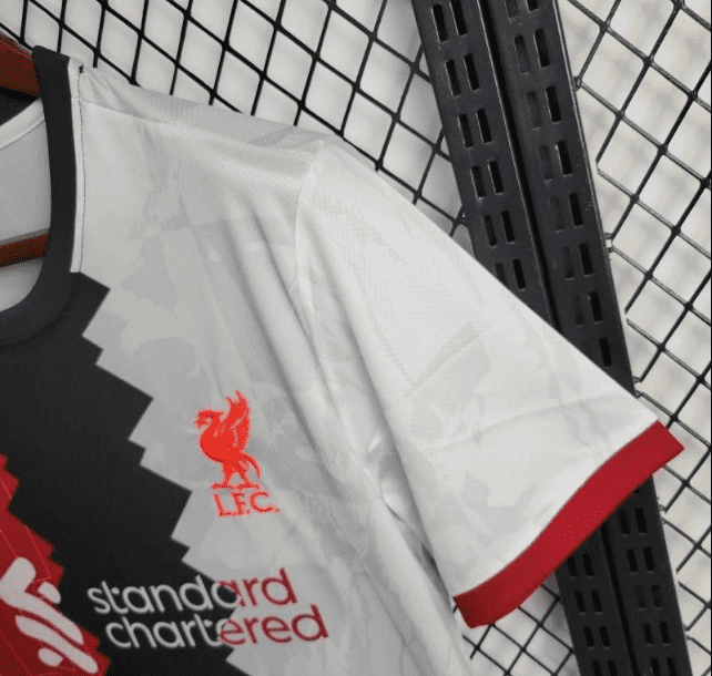 24/25 Speciale editie van Liverpool