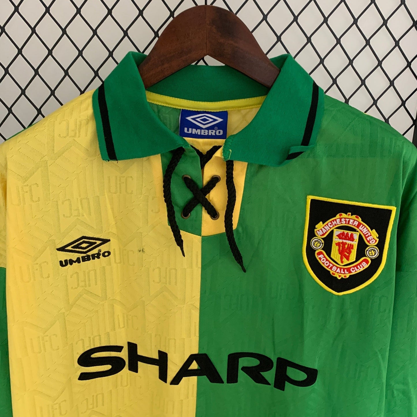 Manchester United Tríú 93/94-Sleeve Fada