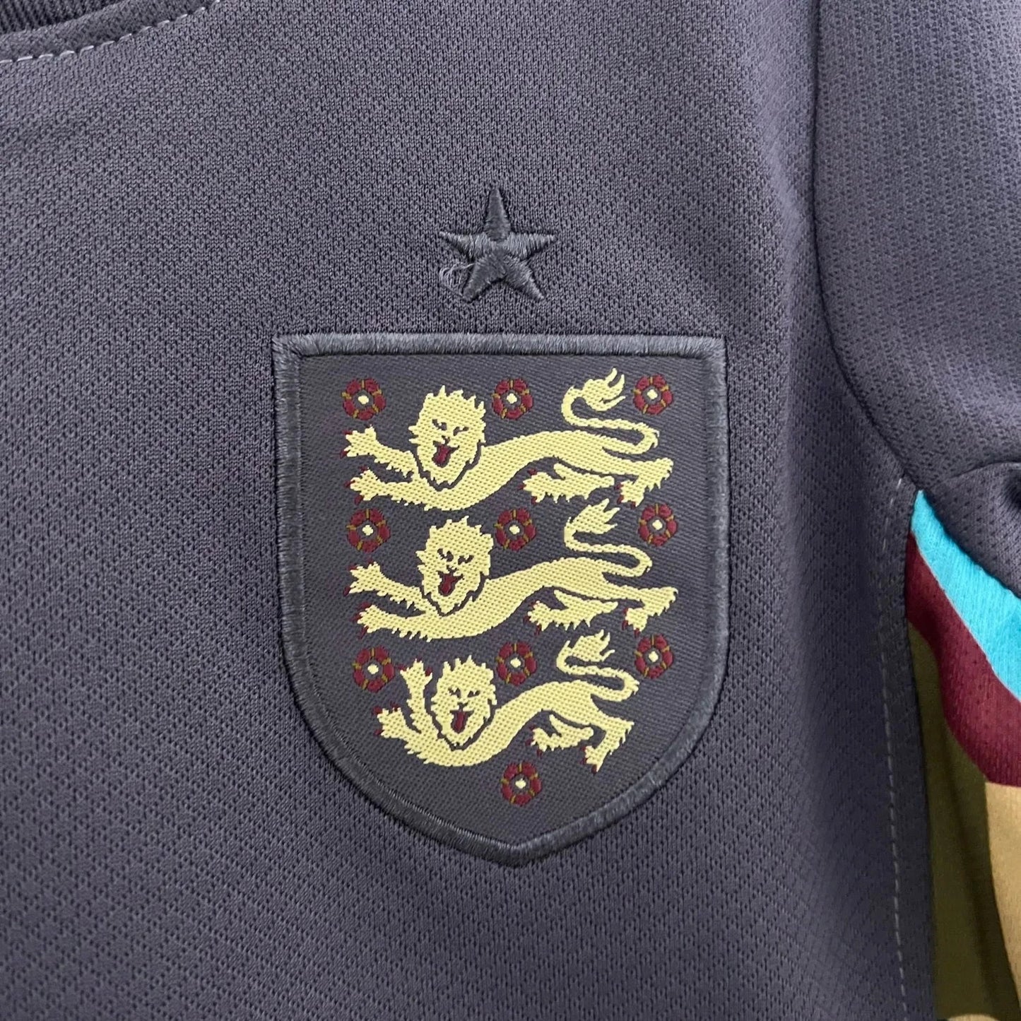 Kids kit-inglaterra alternativa 24/25