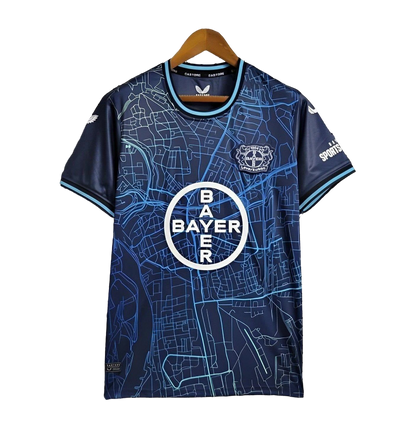 24/25 Bayer 04 maglia speciale blu carbone di Leverkusen.