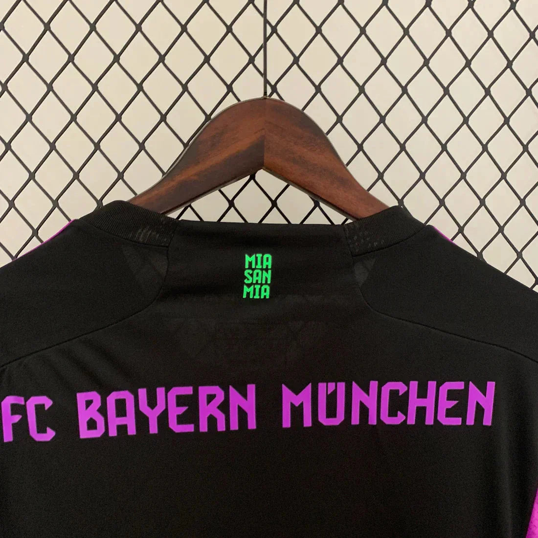 Bayern Munique Alternativa 23/24 - Manga Comprida